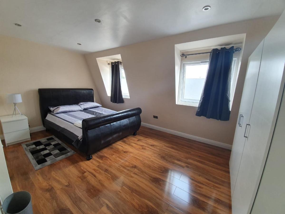 London Modern 4 Bedroom Apartment Exteriör bild
