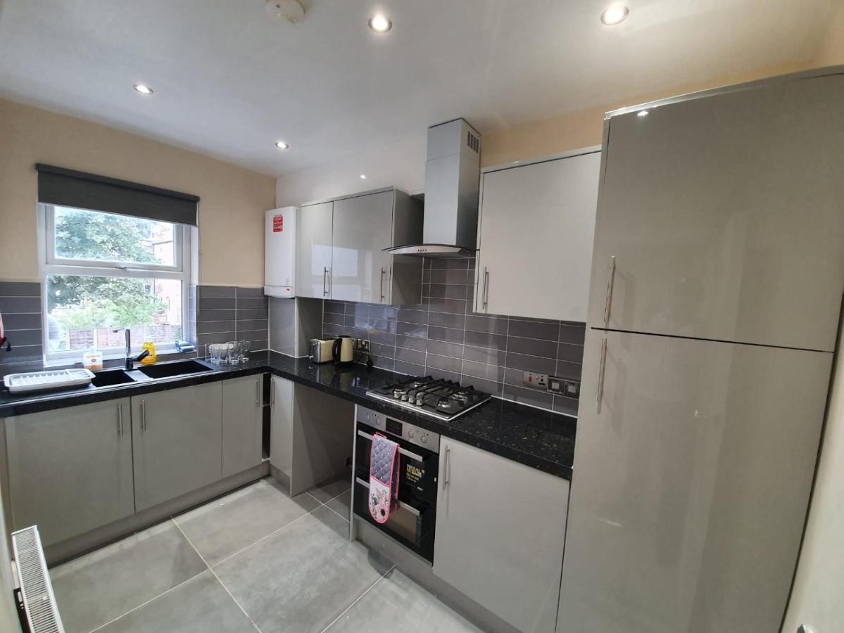 London Modern 4 Bedroom Apartment Exteriör bild