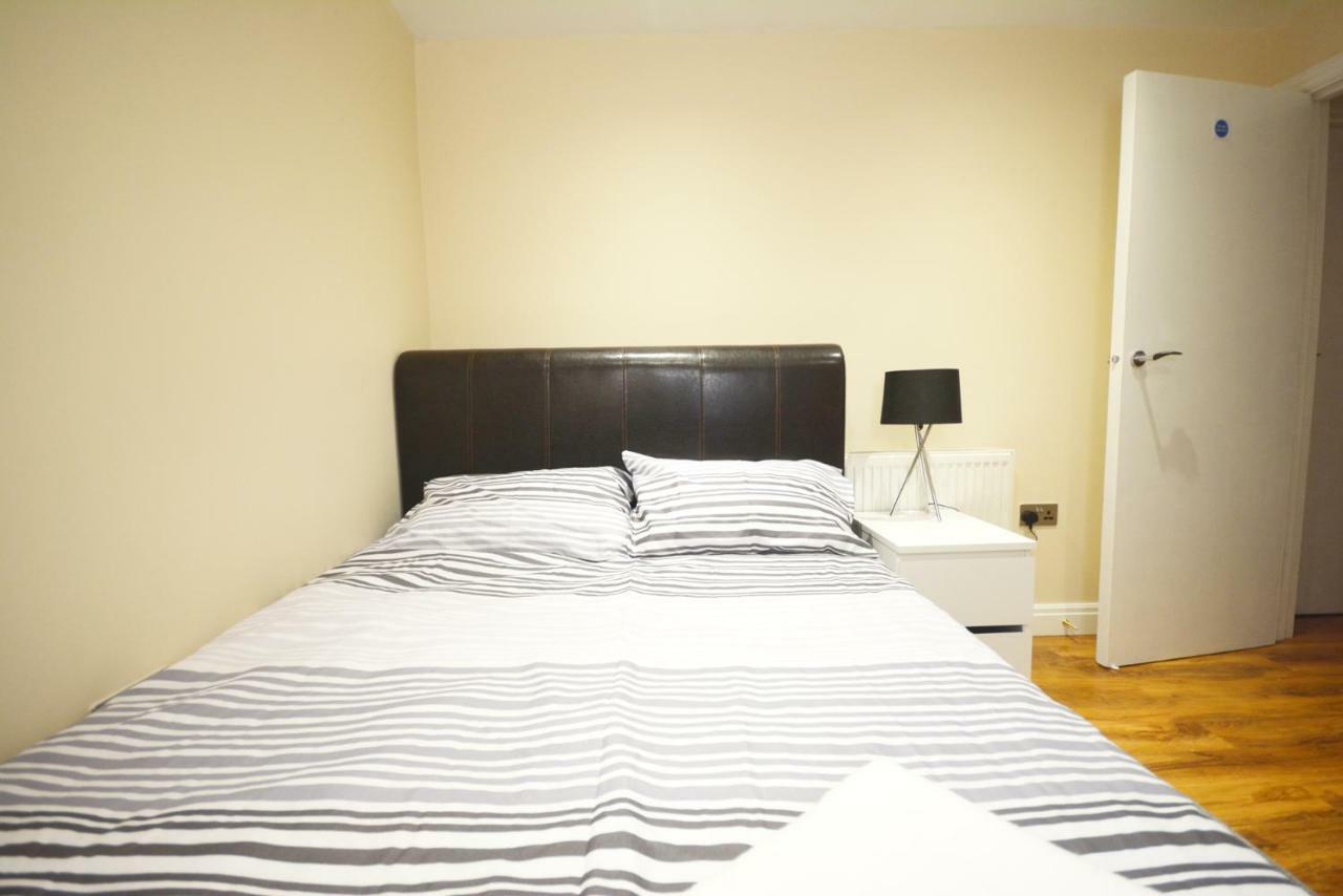 London Modern 4 Bedroom Apartment Exteriör bild