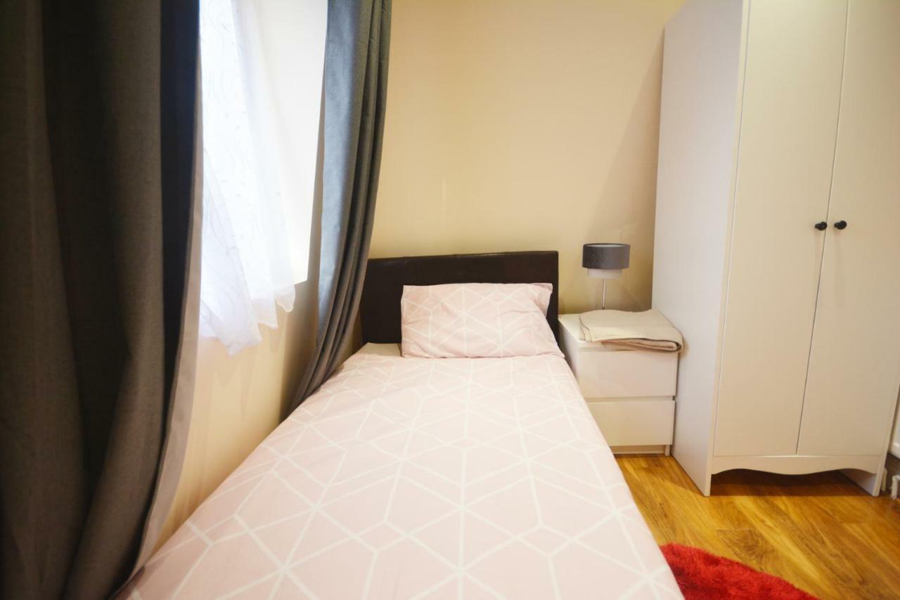 London Modern 4 Bedroom Apartment Exteriör bild